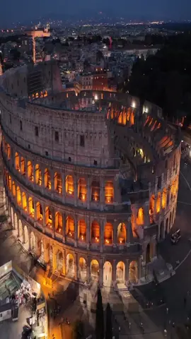 🇮🇹📜📸Roma - Il Colosseo📸📜🇮🇹 . . . . . . #volgoroma #volgolazio #igersroma #igerslazio #igersitalia #volgoitalia #visitlazio #romagram #romacityofficial #ig_lazio #ig_rome #ig_italia #lazio_cartoline_ #cittaitaliane #yallerslazio #yallersitalia #thehub_lazio #lazio_illife #alluring_lazio #instagram #pioandreaperi #map_of_italy #droneemperors #beautifuldestinations #igworldclub #living_europe #djiglobal #italy_vacations #earthpix #ilikeitaly 