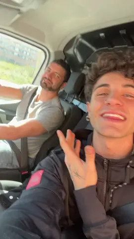 Segun la gente mi papa y yo nos parecemos :?) 