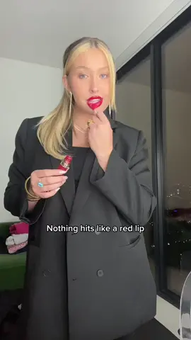 Shes back 💋 #redlips #lipstick 