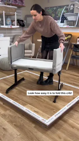 The Joie Roomie Go! Folding your bedside crib doesn’t get easier! Ideal for travelling without lacking bedside crib features. Link in our bio! #joie #joieroomiego #oliversbabycare #bedsidecrib #sidesleepingcrib #travelcrib 