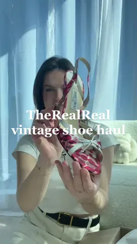 Vintage shoe haul from @therealreal These slingback, pointy toe heels are going to be the IT shoe for spring and summer, so I had to get some for myself #springshoes #vintageshoes #therealrealhaul #springoutfitinspo  #greenscreen 