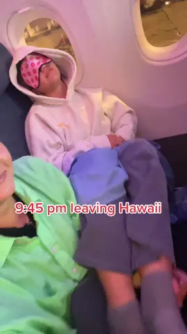 More than 24 hours Traveling . #travelingwithkids #travelingday #Vlog #miami #hawaii #foreverfamilyvlogs #travelvlog 