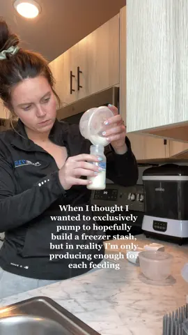 Bless all the mommas who stay sane while making sure their babies are fed 🫶🏼 #exclusivepumping #pumpingmom #breastfeedingjourney #fedisbest #firsttimemom #sahm #sahmlife #sahmsoftiktok #exclusivelypumping 