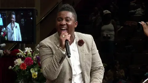Pastor John P. Kee And Joshua Rodgers Mic Toss! #johnpkee #joshuarodgers #sundaybest #worship #westangelescogic #cogic #gospel #gospelmusic #mictoss