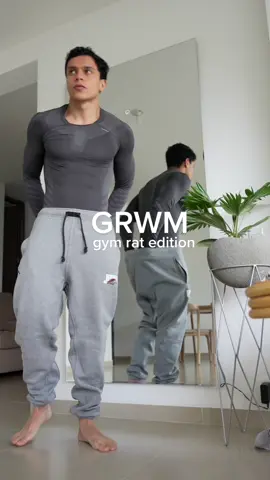 GRWM MODO GYM RAT🐀 - Porque un buen outfit para el gym es el mejor pre 🔥 confirmen si es así? 👌🏽 - Compression top: decathlon 😉 - Sweat pant: jordan  - Hoodie: represent - Kicks: newbalance  - #grwm ##outfit #outfits #outfitidea #outfitgym #gym #menstyle #gymoutfits