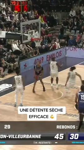 💥 Poster en détente sèche sur Yves Pons (vainqueur du 2K Dunk Contest) pour Bilal Coulibaly !