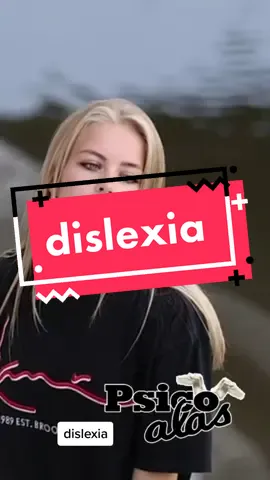 ⏬Tener dislexia no es confundir la b y la d.⏬ Tener dislexia es tener un cerebro neurodivergente, diferente a los demás, que es capaz de procesar la información de forma diferente. De hecho, las personas con dislexia suelen tener una inteligencia superior a la media. Los cerebros con dislexia tienen alteradas el área de broca (especializada en la producción de lenguaje), área de wernicke (asociación y significativo de la información), giro supramarginal (comprensión y lectoescritura), el giro angular (encargado del aprendizaje y la memoria) y la corteza auditiva primaria, todo ello se encuentra en la parte izquierda del cerebro. Lo que afecta a la lectoescritura, ya que la información sigue diferentes rutas cerebrales para la lectura y la escritura (por esto es importante un diagnóstico temprano que le ayude a aprender a su manera). Afecta a la memorización, en especial a la memoria de trabajo, ya que los conceptos no se quedan ordenados en su cerebro y deben aprender otros métodos de memorización, como pueden ser las multiplicaciones, que son conceptos muy específicos y especialmente complicados para ellos. La atención se ve disminuida, por lo que es más común que cometan faltas de ortografía, y necesitan más tiempo para realizar las actividades académicas, ya que tienen problemas con la organización. La producción del lenguaje se ve interrumpida, ya que tiene dificultad en la manipulación mental de los fonemas, por lo que a veces confunden las palabras o se quedan en una especie de bloqueo del que no son capaces de salir. Este cerebro funciona mejor con las imágenes y la manipulación de objetos, por lo que las asociaciones tienen que ser visuales para que el aprendizaje sea más profundo y amplio. #dislexia #dislexiacheck #dislexiachallenge #dislexiaenelaula #dislexiaadulta #neurodiversidad #neurodivergentetiktok #comunidadneurodivergente  #neuropsicologia #neurodesarrollo #dislexiainfantil #neurodesarrollo #bienestar #saludmentalyemocional #psicologia #amorpropiomental #neurodivergente #lectoescritura #educacioninfantil #terapiainfantil