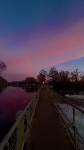 Remember why you started ✨➰#stunningviews #sunsetvibes #enjoytheview #tiktoksunsets #beautifulplaces #oxford #abingdon # uk #Love #aesthetic 