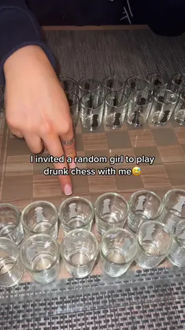 Watch till the end to see what happened😅 #chess #fun #drinkinggame #uni #nightout 