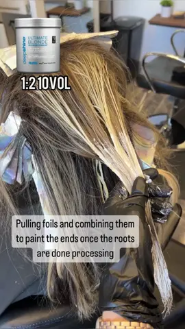 Pulling foils why and when? I will process the foils until it’s to desired level. I never put previously lightened  hair in foils. When those mid and ends have gotten dull, I will pull foils and use the lightener I used for application to brighten mid/ends. I only leave it on for just a few mins. Also leaving out the bowl of lightener I used will make is very weak and perfect for the job.  -I also take the hair that is between the foils and clip it away. There is usually low lights and if I use my weak lightener for only a few mins on lowlights, that’s a hot mess of brass @ruskhaircare ultimate blonde @framar tools . . . #rusk #ruskcolor #ittakesapro #balayagehair #denverhairstylist #balayage #balayageartists #balayagecolor #balayageexpert #balayageeducation #blonde #blondegirl #blondespecialist #coloradohairstylist 