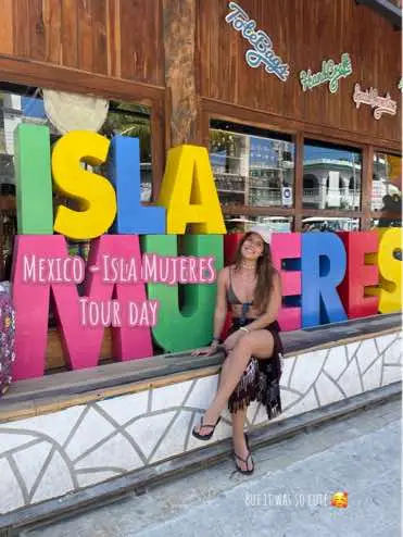 Isla mujeres is a paradise on earth from the beach to the food, everything there is amazing, an unique esperience that i will never forget and definitely recommend to everyone who is visiting Mexico 🇲🇽 Ps.:  there is a great surprise on the boat as well 😉  #mexicotours #islamujeres #islamujeresmexico #islamujerescancún #islamujerestour🌊🐠🐚🦀🏖️💙💙 #traveladdict #enjoyyourtravel 