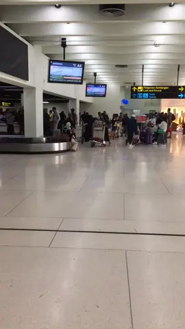 kedatangan terminal 1 bandara soekarno hatta tangerang