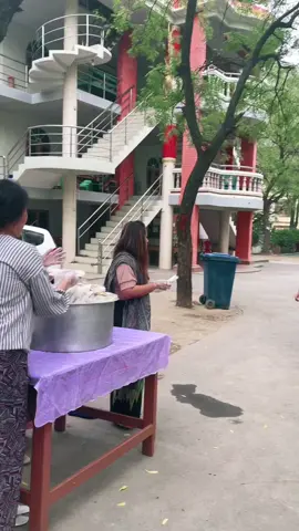 #မြစကြာကျောင်းတိုက် #မုန့်ဆွမ်းလောင်းလှူ#ကုသိုလ်ထပ်တူရကြပါစေ🙏🙏🙏 #tiktokmyanmar #fyp #ချစ်တဲ့သူအပေါင်းရွှင်လန်းချမ်းမြေ့ပါစေ #
