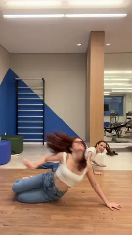 @JÃO e @Anitta de baixo orçamento 👆👆#Pilantra 