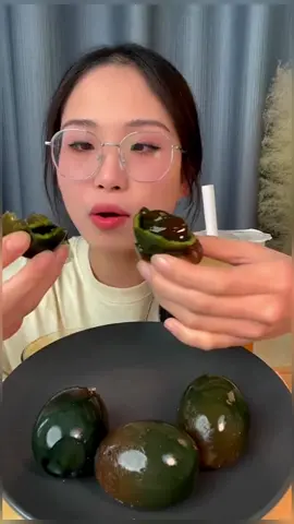 The turquoise preserved century egg. It's delicious #mukbang #decompression #Interesting food#Gourmet #Good food cures the mood