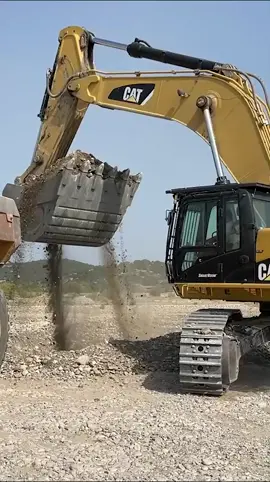 Cat 374D Excavator In Action! #megamachineschannel #excavator #caterpillar #dumper #heavymachinery #trucks #construction #mining #miningmachine