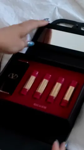 kisses for @valentino.beauty 💋 #giftedbyvalentino 