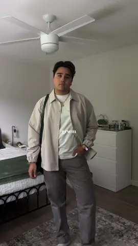 get ready w me 🌫️ #fashiontiktok #outfitinspo #minimalstyle #pinterestoutfit #simpleoutfit #grwm 