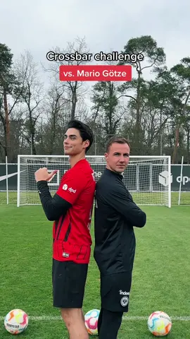that was intense @Mario Götze 🤯 #crossbarchallenge#Soccer#götze#elevatorboys 