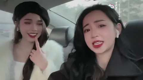 Ai cũng bảo giống nhau hết🤧