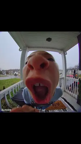 I CANT WITH HER 😂 #sister #vivint #doorbellcam #comedy #familythings #fyp @thepuigfamily 