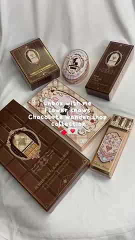 Flower knows chocolate wonder shop makeup collection 💌🍫 #flowerknows #flowerknowsgirl #flowerknowsmakeup #flowerknows花知晓 #flowerknowschocolatewondershop #flowerknowsbeauty #jbeauty #cbeauty #chinesemakeup #japanesemakeup #jmakeup   #aestheticmakeup    #japaneseeyeshadow #microinfluencer #kbeauty  #unboxingmakeup #kbeautytiktok  #eyeshadowpalette #glittereyeshadow #glittereyemakeup #glittermakeup  #eyeshadowhaul #makeupunboxing #idolsmakeup #kawaiimakeup #cutemakeup  #unboxingaesthetic  @FlowerKnows 花知曉  @Flower Knows Cosmetics 