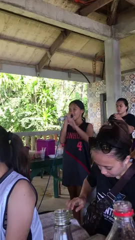 Rolling in the deep mandaw iyang kantahaon HAHAHAHAHA