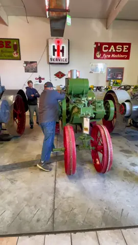 #antiquetractortok #tractors #foryoupage #fyp #fypシ #foryou #farmer #tractor #farmlife #history #international #ihc #mogul #rare #chicago #chicagotiktok 
