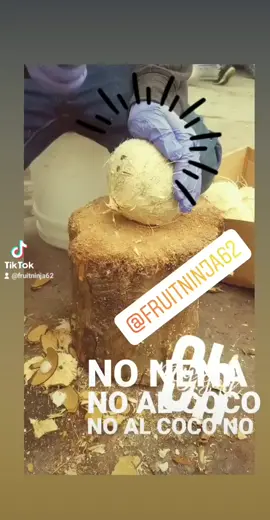 asi pelamos el coco🥥🥥 @fruitninja62 #fruteros🍉🍍🍓 #goodbless😇🙏 #streetfood #goodvibes #vendedoresambulantes #supportsmallbusiness #support #elninja🥷 #viral #contodo #🔋 #latin #usa 