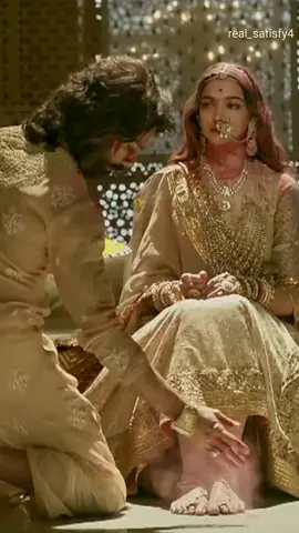 One of the Best musics😍 #sahid#sahidkapoor#deepika#deepikapadukon#ranveer#ranveersingh#padmaavat#padmavati#nainowalene#neetimohan#arjitsingh#shreyaghoshal#keşfet#fyp#aditiraohydari#fypシ 