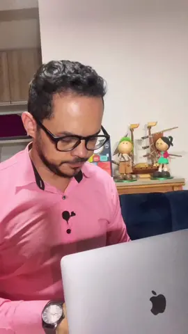 Interessante quando posto algo no story/status e as pessoas vêm pedir o material para repostar, encaminhar, compartilhar e fazer aquela mensagem chegar mais longe. Isso tem acontecido bastante, creio que seja sinal de relevância do trabalho realizado. Sinta-se à vontade para fazer o mesmo. #criancas #adolescentes  #familia  #proteja  #disque100  #conselhotutelar  #AdrianoVargas 