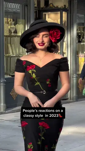 In 2023 people shocked to se a person in hat and red lipstick 😅 dress @TPDC #peoplesreactions #1950sstyle #ellegantstyle #darkacademiafashion #feminitytreatment #royalcorefashion 