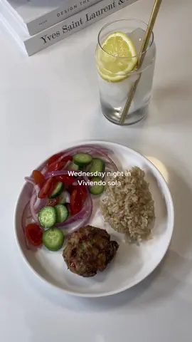 Make dinner with me 🥗  #makedinnerwithme  #wednesdaynight  #wednesdaynightvibes  #viviendosola  #livingalonevlog  #livingmybestlife  #makingdinnerformyself  #caloriedeficitmeals  #caloriedeficitforweightloss  #newjourneybegins  #weightlossmealprep  #healthyhabit  #spanishaesthetic  #latinablogger  #latinacooking  #latinostiktok  #salsa  #salsaromantica  #fyp  #traderjoesfinds  #traderjoesgroceries  #livingalone  #embracing  #enjoyyourowncompany  #beinpeacewhityourself  #leavetoxicrelationships  #learntocook  #romantizingyourlife 