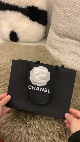 Let‘s turn one Chanel cardholder to a Mini shoulder bag! Please like/leave a comment if you want to join the April giveaway!                 #giveaway #bagmake #diyfashion #bagmaker #thanksgiving #christmas  #handmade    #recycle   #gucci  #winxinshop #immersion #diyfashion #vanlentines #luxury  #chanel #thanksgiving #christmas #minibag