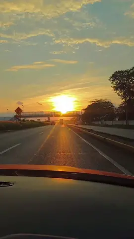 #atardeceres #paisajeshermosos #cielosbonitos #lavidaesunviaje #fotosdeatardeceres #manejando Tu eres mi atardecer más lindo❤️