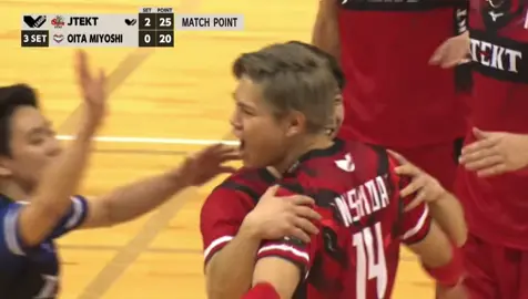 どうすればこんな球速出るのよ、、ボールぶん殴ってるよね👊#バレーボール #vリーグはバレーだよ #西田有志 #jtectsting 