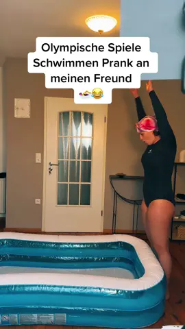 Das Ende !! 😂 Seine Blicke, komplett im Schockzustand 🤣 #CoupleTok #comedyvideo #reaction #prank #schwimmen #pool #olympischespiele #badekappe #fypシ #lachflash #reaction #schock #foryou 