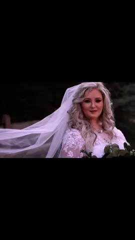 And thats only the first minute🥹 who wants to see the whole thing??  #wedding #westernwedding #weddingvideographer #videographer #videography #jessinorwoodfilms #louisianawedding #couples #weddingideas #weddinginspo 