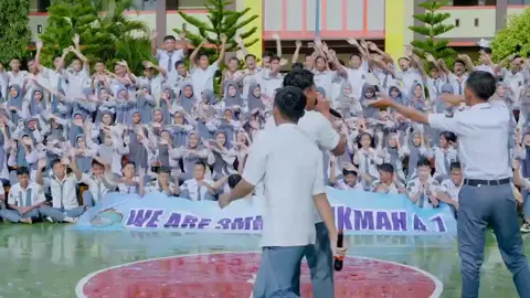 yel yel viral 🔥#smkalhikmahkalirejo #fyp #smkbisa #smkbisasmkhebat #stmstory #stmg #lc #lastceremony #videoangkatan #angkatan2023 #a7 #gapernahmasukfyp #lampunggeh #lampungpride🔥 #kalirejo #momen