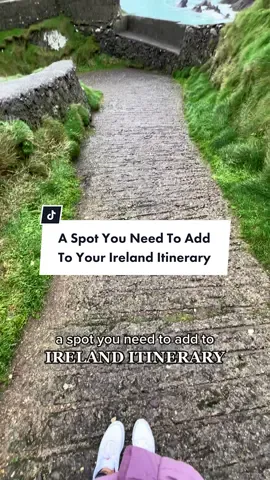 Dunquin Pier can be found on the Dingle Peninsula in Ireland and it’s absolutely worth the hype! If you are traveling to Ireland, you do not want to miss this!! #travelblogger #traveldiaries #beautifuldestinations #ireland #visitireland #irelandtravel #dingleireland #dinglepeninsula #irelandroadtrip 
