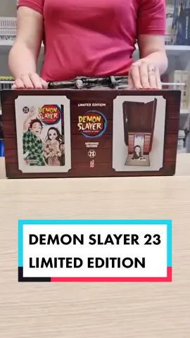 DEMON SLAYER - KIMETSU NO YAIBA n. 23 LIMITED EDITION ➡️ unboxing! Questa edizione comprende il volume 23 in edizione Regular e un box unico nel suo genere, che potrà raccogliere tutti e 23 i volumi della serie piu il n. 23 in edizione Variant Cover (NON incluso). In più, i 2 compensatori all'interno del box andranno a comporre un fantastico diorama! 🔴 Disponibile in fumetteria, libreria e store online, a tiratura limitata, dal 12 aprile. Continuate a seguirci, a breve vi mostreremo anche il n. 23 in edizione Variant Cover! #starcomics #demonslayer #tiktokviral #mangacollection #mangarecommendation #otaku #fyp #mangatiktok #BookTok #uscitemanga #mangatok #tiktokmusic 