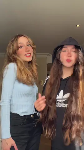 I taught my sister this dance in 5 minutes 🤪 #uk #music #fyp #viral 