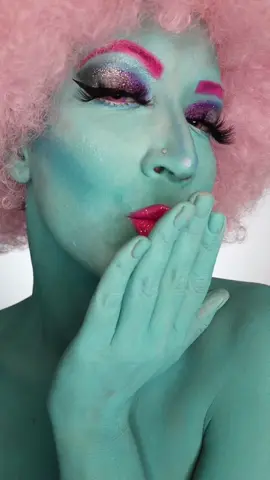 Cuando estoy down siempre recuerdo que el maquillaje me ha salvado en mis momentos más duros y es mi gran escape para aliviar cualquier tristeza que lleve mi ❤️🥺 #maquillaje #terapiaparaelalma #fyp #maquillajeartistico #sfxmakeup #makeup #maquillajecreativo 