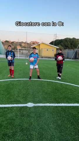 VAR! Guardate bene… Ha ragione il “Napoli” o sta piangendo troppo? Voi che dite? #perte #calcio #inter #napoli #milan #marcomazza #ucl 