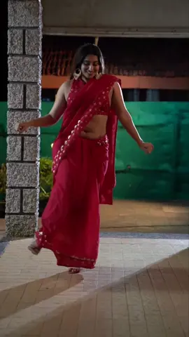 ufffff kya deep #navel hy #tiktoksaree #saree #repost #foryou #chubby #deepnavel #fyp 