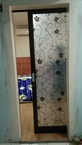Bismillah Monggo yg mau dibantu untuk mempercantik kamar tindurnya. Pemasangan pintu sliding dengan bahan aluminium dan kaca memberikan kesan modern, minimalis, cantik dan rapi.  Melayani juga pemasangan semua yg berbahan alminium.  Seperti: Lemari pakaian, etalase, kusen, pintu sliding, pintu alminium, jendela, kitchen set dan lain-lain.  #aluminium  #pintusliding #pintualuminium #jendelaaluminium  #kusen #lemarialuminium