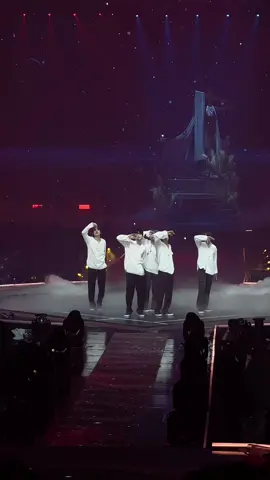 this performance gave me +10 years of life 🤍 // #txt #tomorrow_x_together #txtmoa #투바투 #투바투사랑해 #투바투_모아 #kpop #txtconcert 