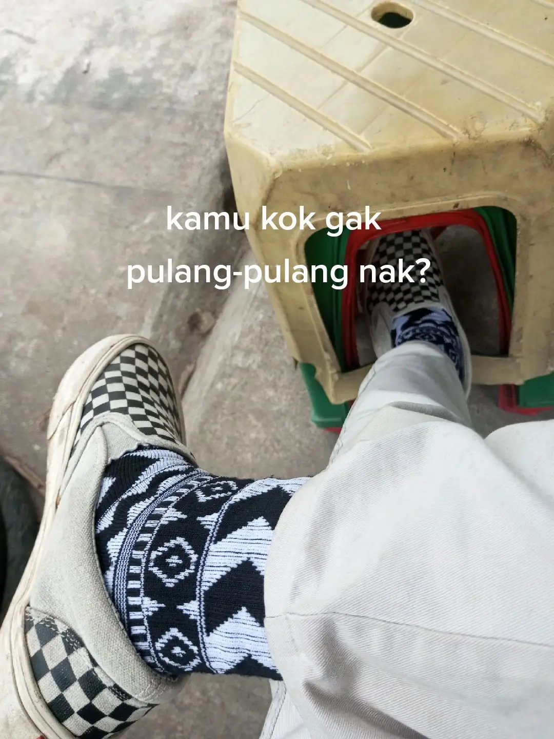 Saya sebenarnya sangat rindu pulang rindu orang² yang menunggu saya pulang tapi situasi dan kondisinya menyuruh saya untuk tidak pulang meskipun saya jauh dari mereka meskipun disini saya sendiri tapi saya harus tetap kuat demi kebahagiaan mereka dan semoga semuanya baik² saja terimakasih mamah atas semua doa²mu disini anakmu menjadi kuat dan semoga mamah dan keluarga disana slalu diberikan kesehatan dan Rizki yang melimpah amin doamu semangat ku mah love mamah ❤️  #ramadankembalikuat #fypシ #sadstory #sadvibes #anakrantau #tasikpride #tangerang #fyp #sadquotes 