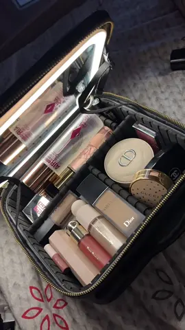 The perfect makeup case 💕#pourtoi #sephora #rarebeauty #dior #makeupcase #lightup #makeupbag #organisemakeup #luckygirlsyndrome #ugccontentcreator #luxurymakeup #travelmakeupbag #thatgirl #thatgirlmusthaves #itgirl 