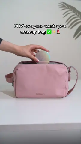 The girls that gets it,gets it ✅✨#makeupbag #makeupessentials #makeupbagessentials #makeupstorage #travelbag #travelessentials #makeuporganization #makeupasthetic #bagsmart #bagsmartbags #bagsmartmakeupbag 